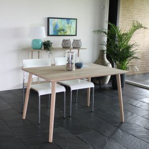 Spiseborde med en længde mellem 101 og 160 cm.