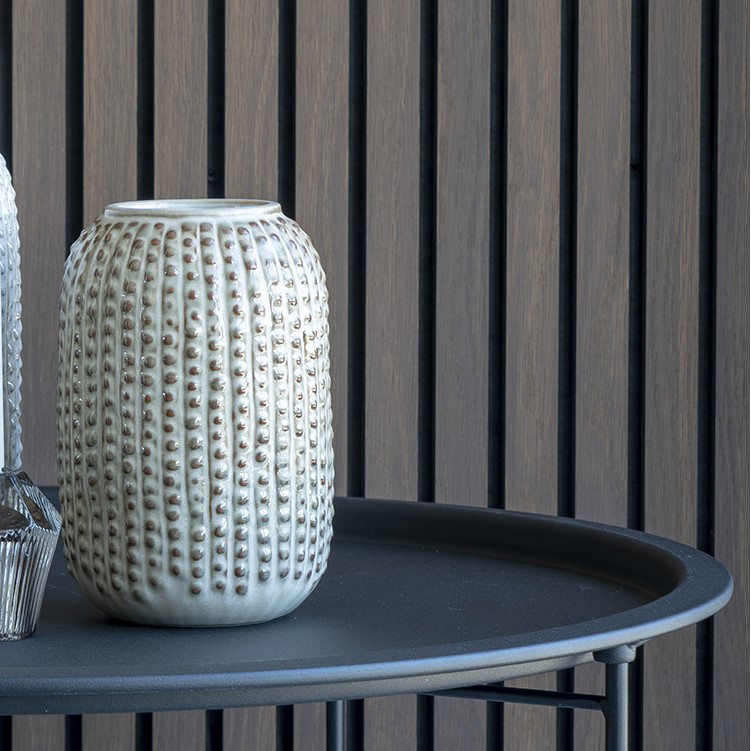 6: Porto - Vase i mønstret beige keramik, højde 20 cm.