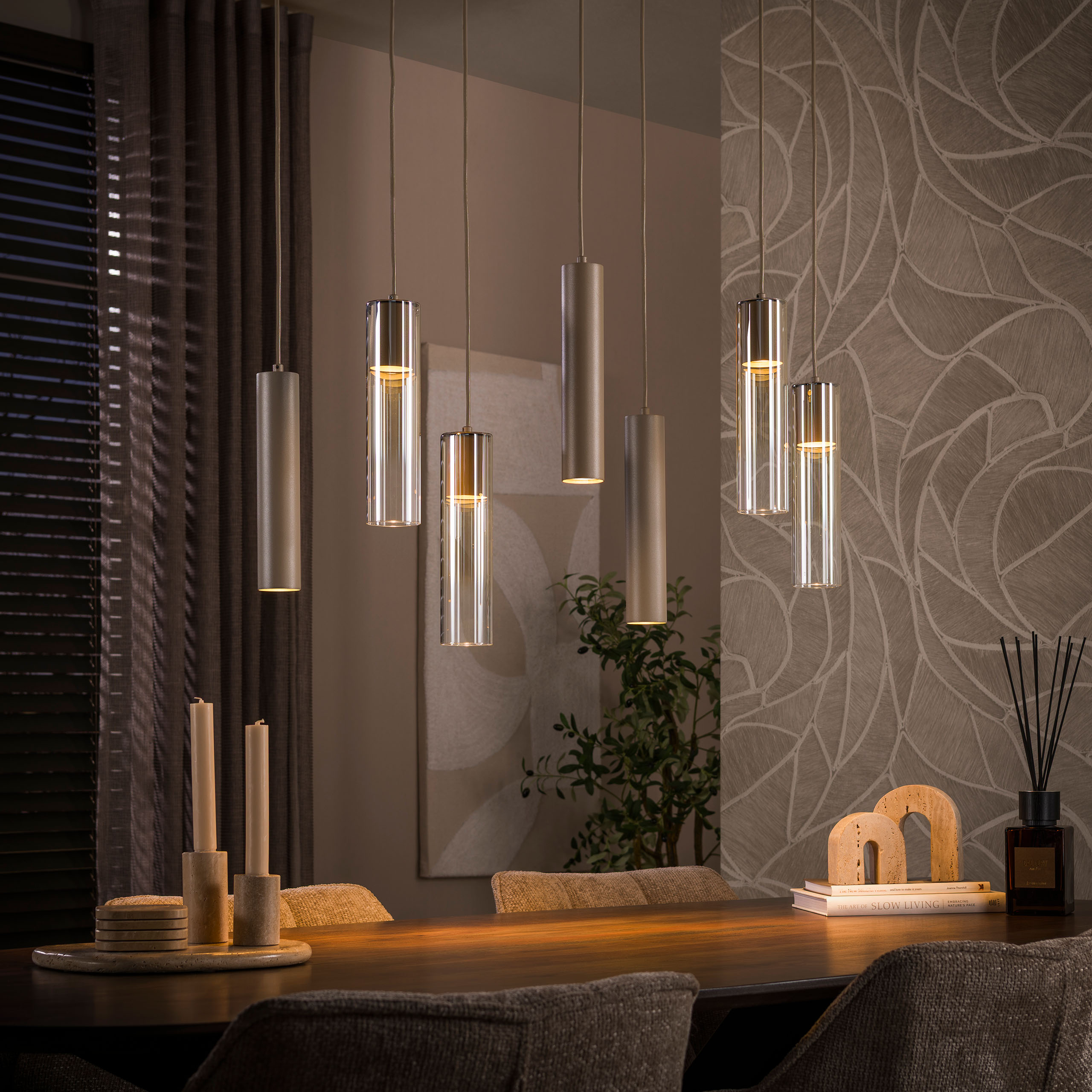 Cala - Loftlampe med syv skrme i beige metal og ravfarvet glas Levering uden pre