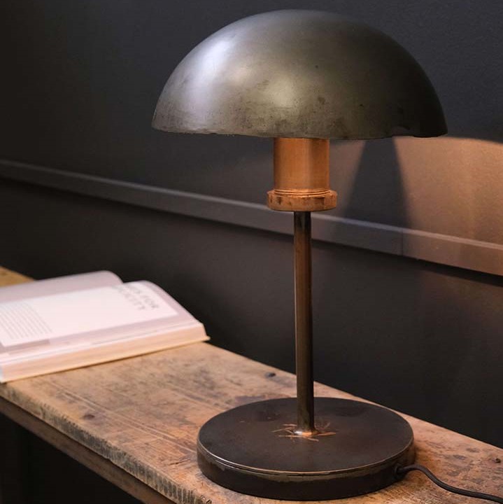 Billede af Winslet bordlampe i lakeret patineret jern