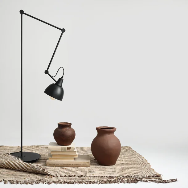 Verdi - Gulvlampe i sort metal