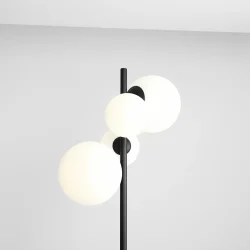 Dizzy - Gulvlampe i sort metal og hvidt glas