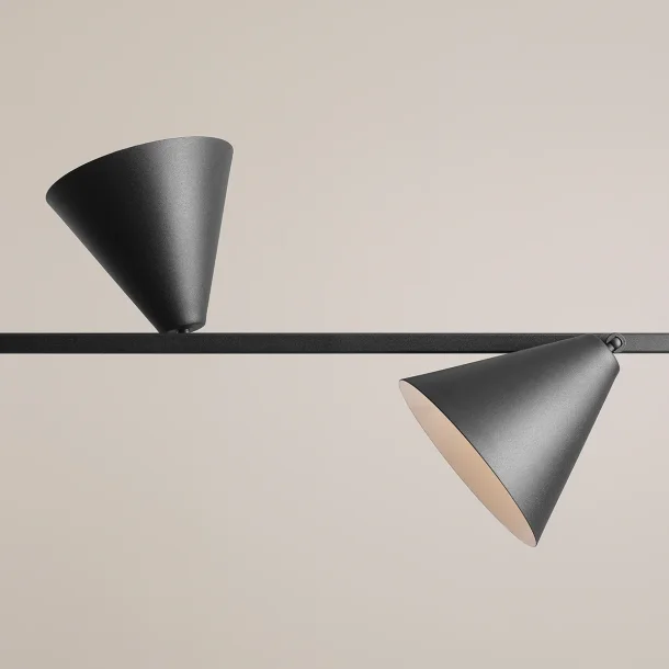 Frigg - Loftlampe i sort metal