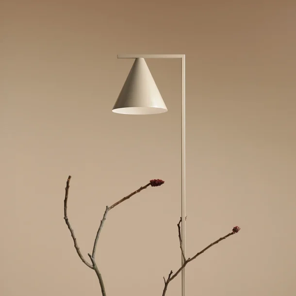 Frigg- Gulvlampe i beige metal