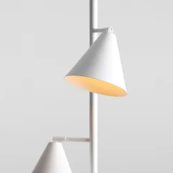 Frigg- Gulvlampe med to skrme i hvid metal