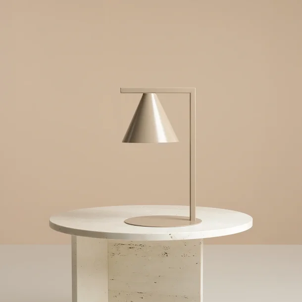Frigg- Bordlampe i beige metal