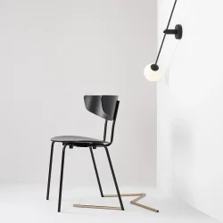 Point - Vglampe i sort metal og hvidt glas