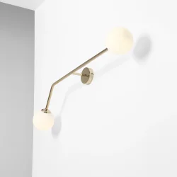 Limelight - Vglampe i guldfarvet metal og hvidt glas, bredde 97 cm