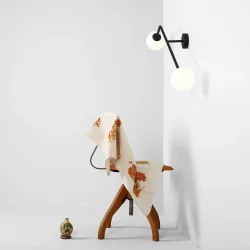 Limelight - Vglampe i sort metal og hvidt glas, bredde 97 cm