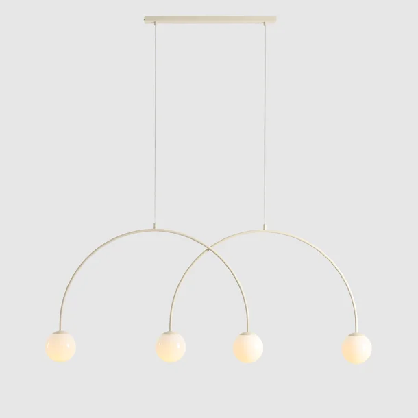 Twiggy - Loftlampe i cremefarvet metal og 4 hvide glaskupler, bredde 149 cm.