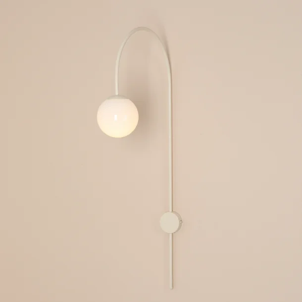 Twiggy - Vglampe i cremefarvet metal og hvidt glas