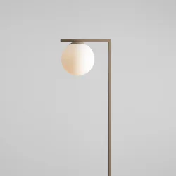 Moma - Gulvlampe i beige metal og hvidt glas