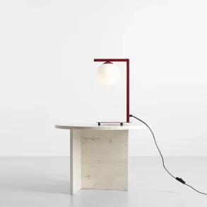  Moma - Bordslampa i vinrd metall och vitt glas