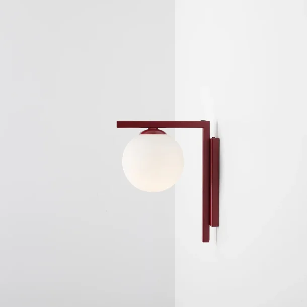 Moma - Vglampe i vinrd metal og hvidt glas