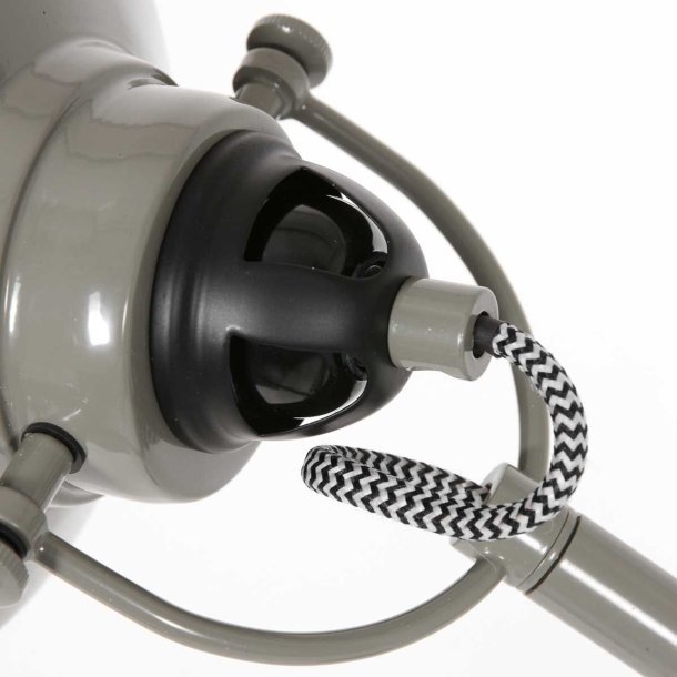 Brandon - bordlampe i tre metalfarver