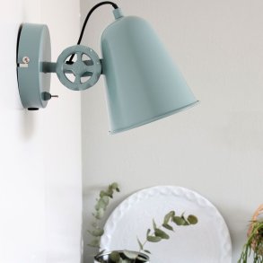 Fabriza - vgglampa i industriell design med tv frgalternativ