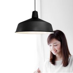 Vuelta- pendel i sort metal