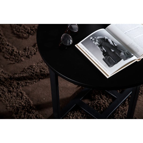 Junior - Sofabord i sort metal og sort tr, diameter 50 cm.