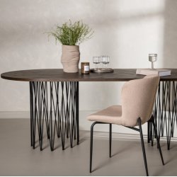 Cerca - Spisebord i mocca farvet egefiner, oval 100 x 220 cm.