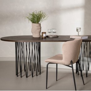 Cerca - Spisebord i mocca farvet egefiner, oval 100 x 220 cm.