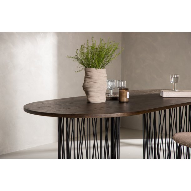 Cerca - Spisebord i mocca farvet egefiner, oval 100 x 220 cm.