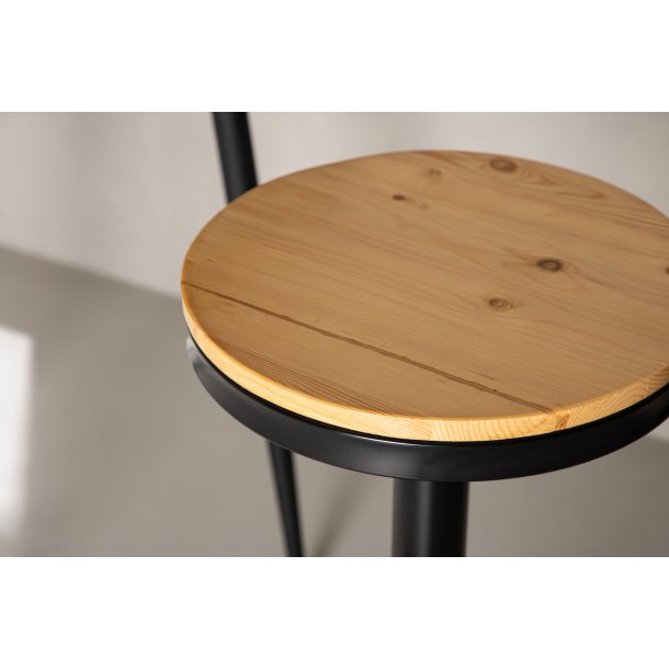 Tuk - 2 Barstole i metal med trlook sde, hjdejusterbar