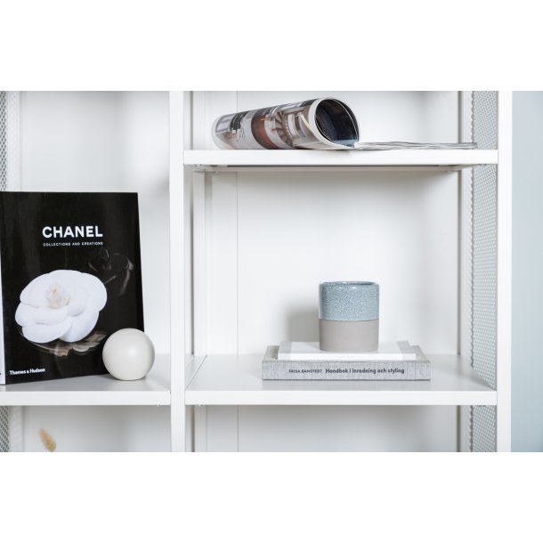 Zentra - Skab i hvidt industrielt design, 80 x 110 cm.