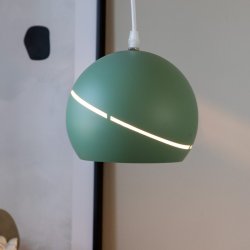 Dench - Pendel i grn metal