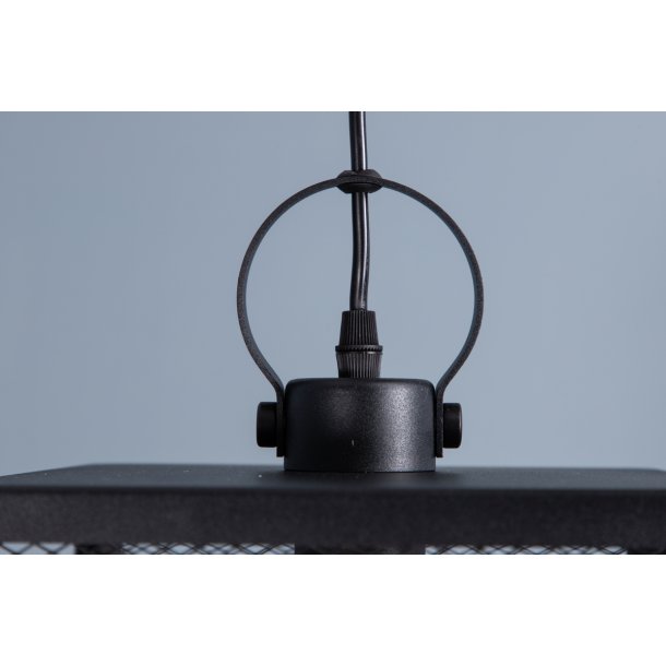 Shaw - Pendel i sort metal med trdgitter