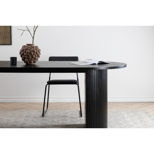 Floyd - Spisebord i sort egefiner, oval 200 x 90 cm.