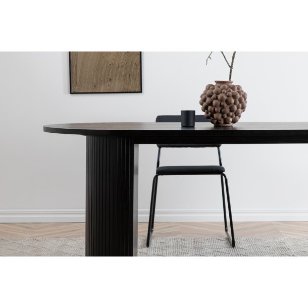 Floyd - Spisebord i sort egefiner, oval 200 x 90 cm.
