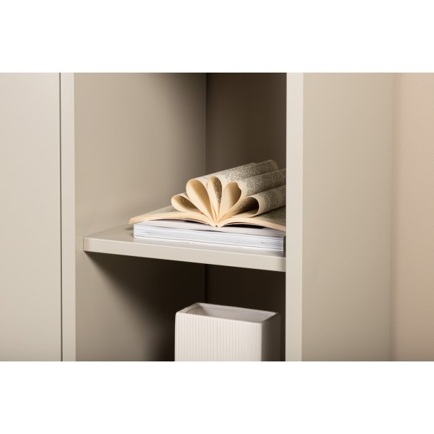 Wells - Skab i beige metal, 100 x 110 cm.