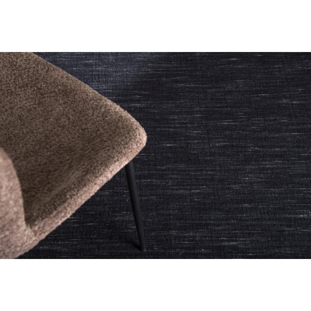 Ginger- Tppe i sort uld, 250 x 350 cm.