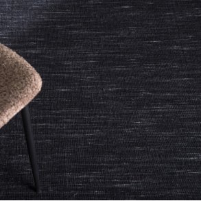 Ginger- Tppe i sort uld, 200 x 300 cm.