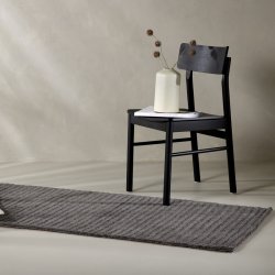 Popolo  - Entre tppe i mrkegr uld, 72 x 200 cm.