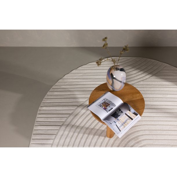 Frosty- Tppe i hvid polypropen, oval 240 x 340 cm.