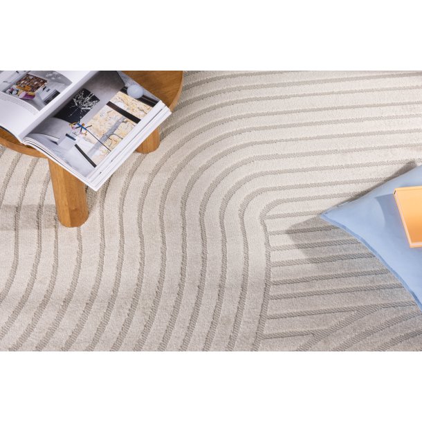 Frosty- Tppe i hvid polypropen, oval 240 x 340 cm.