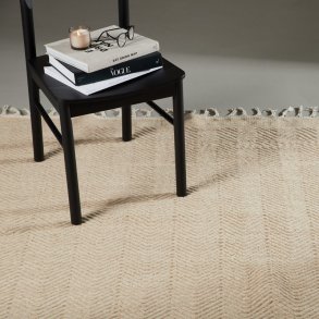 Bifrost - Tppe i beige uld, 160 x 230 cm.