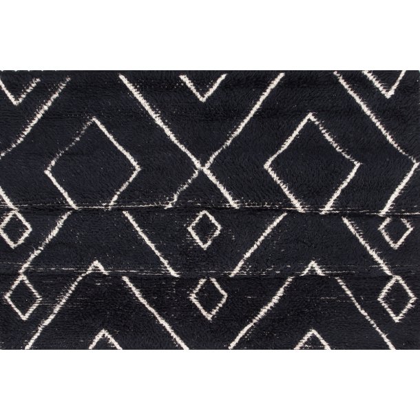 Nighty- Tppe i sort uld, 250 x 350 cm.