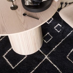 Nighty- Tppe i sort uld, 250 x 350 cm.