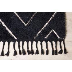 Nighty- Tppe i sort uld, 250 x 350 cm.