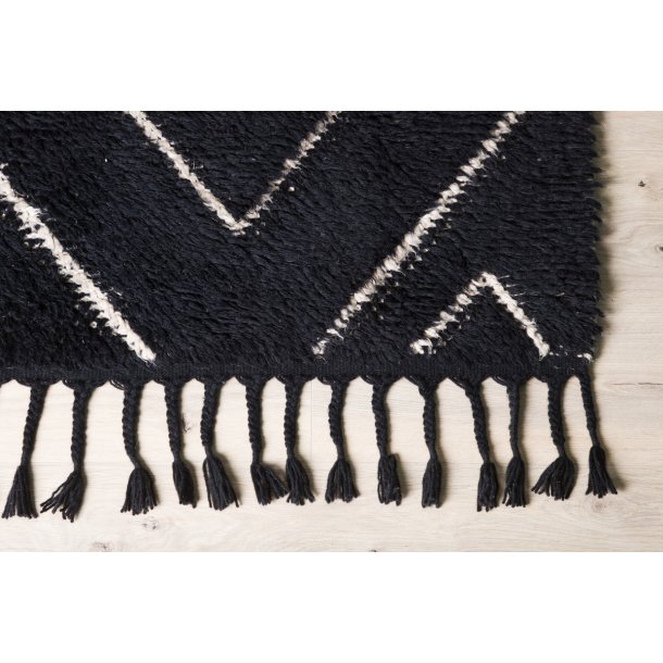 Nighty- Tppe i sort uld, 250 x 350 cm.