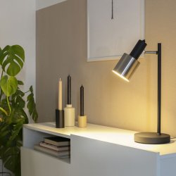 Alda - bordlampe i stl og sort metal