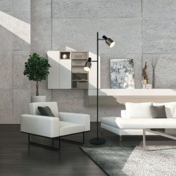 Alda - gulvlampe i stl og sort metal