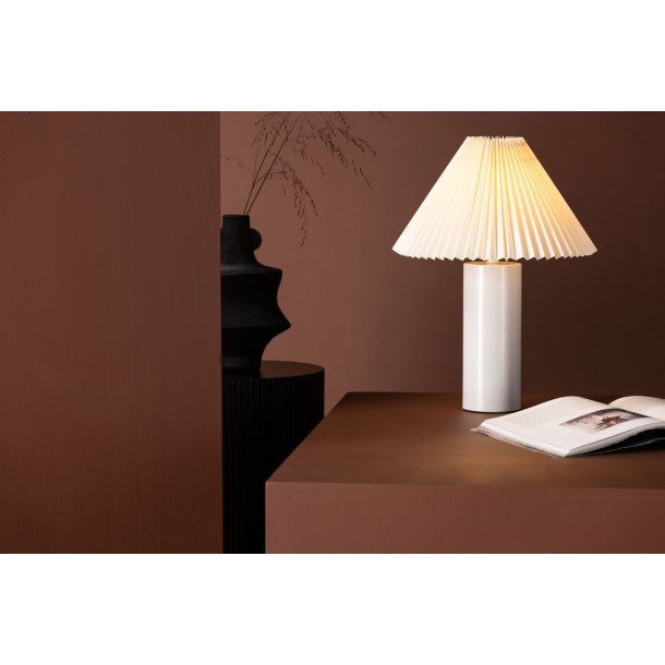 Bangor- Bordlampe i lysegr metal og stof