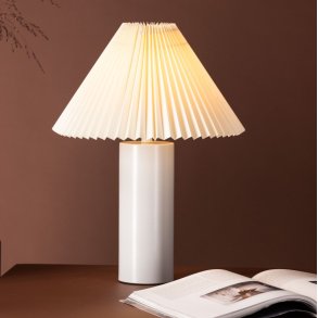 Bangor- Bordlampe i lysegr� metal og stof