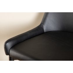 Rusty - 2 Barstole i metal og sde i sort kunstlder