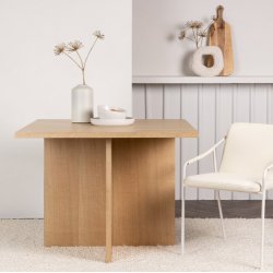 Cemas - Spisebord i fineret eg, kvadratisk 100 x 100 cm.