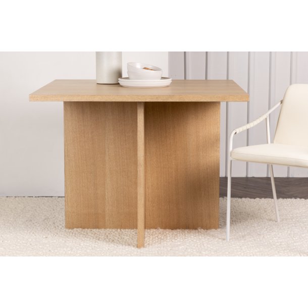 Cemas - Spisebord i fineret eg, kvadratisk 100 x 100 cm.