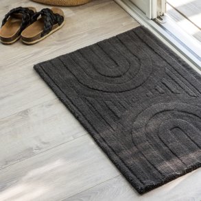 Olav - Drmtte i mrkegr uld, rektangulr 50 x 80 cm.